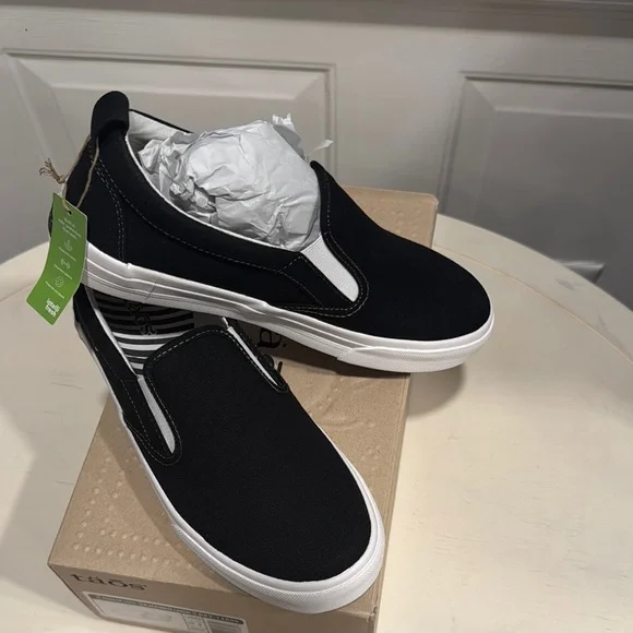 Taos Footwear Black and White Slip-On Sneakers Sleek Design - Picture 2 of 7